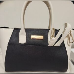 Womens DKNY handbag in EUC